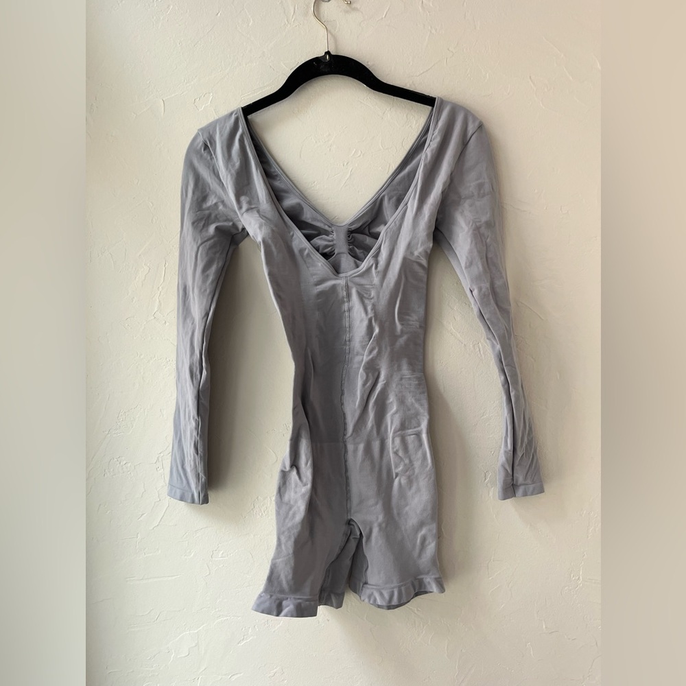 🩶NEW SKIMS SEAMLESS SCULPT LONG SLEEVE LOW BACK MID THIGH BODYSUIT IN PACIFIC L - Picture 6 of 6